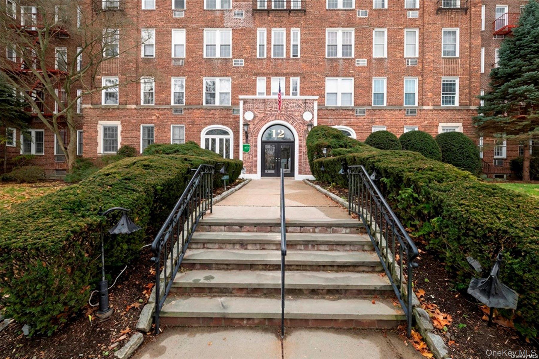 12 Hamilton Place # B6, Garden City, NY 11530