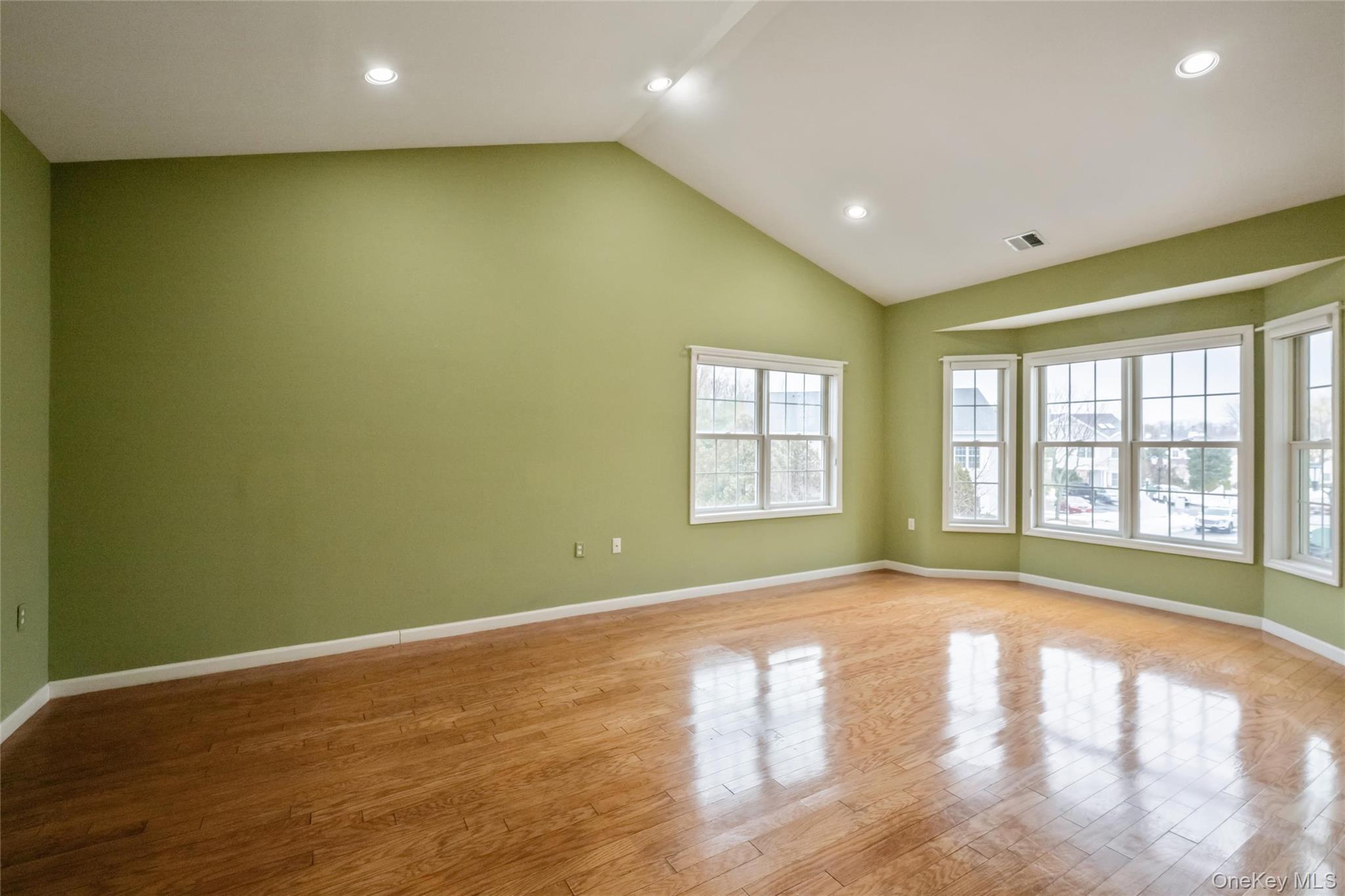 92 Pond View, Port Washington, NY 11050