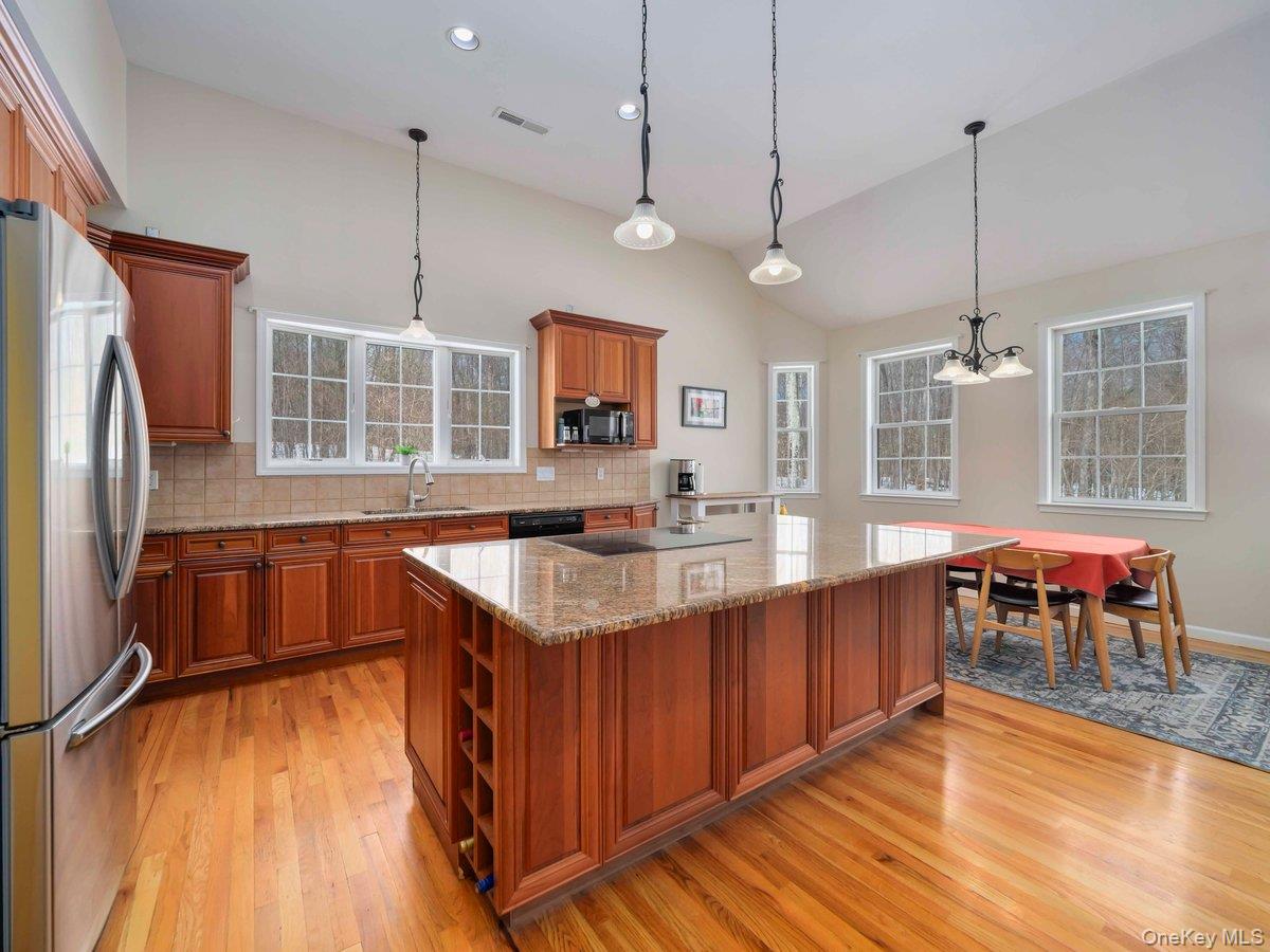 36 Horseshoe Path, Pawling, NY 12564