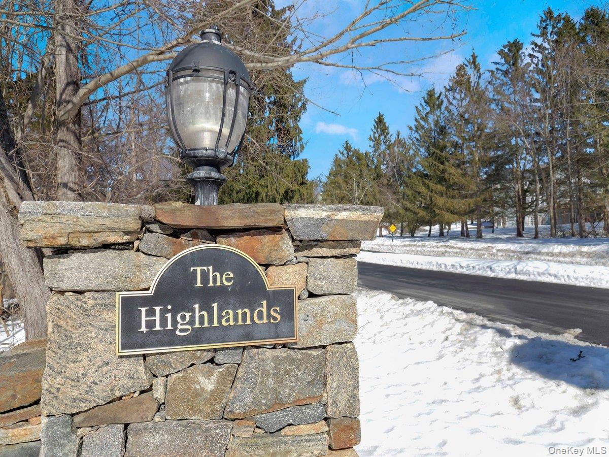 36 Horseshoe Path, Pawling, NY 12564