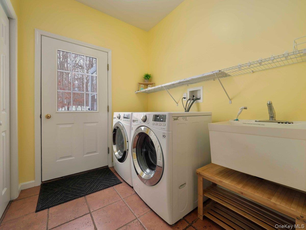 36 Horseshoe Path, Pawling, NY 12564