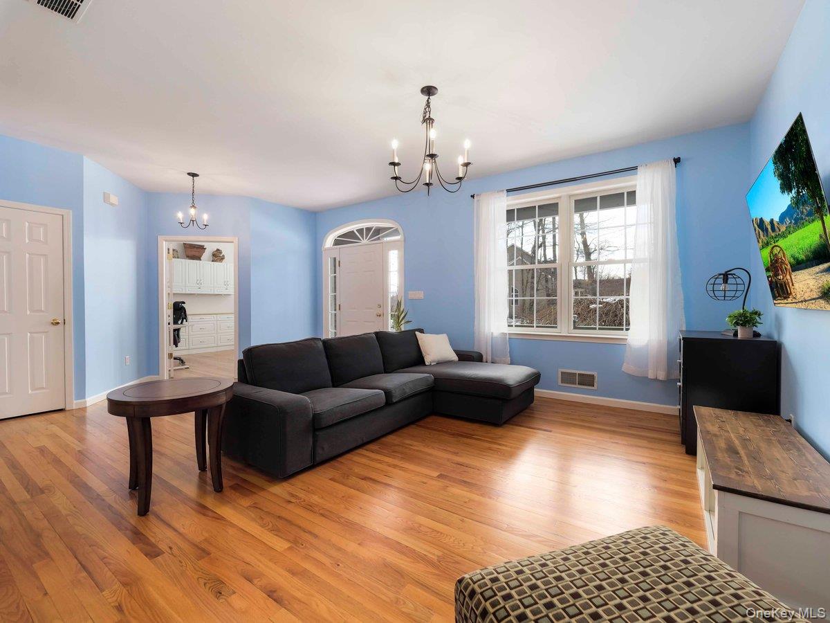 36 Horseshoe Path, Pawling, NY 12564