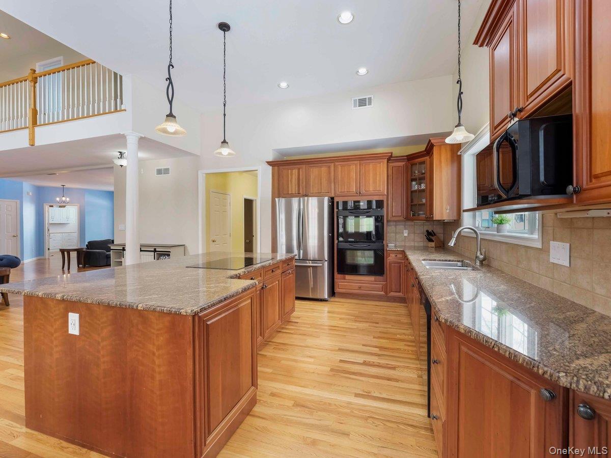 36 Horseshoe Path, Pawling, NY 12564