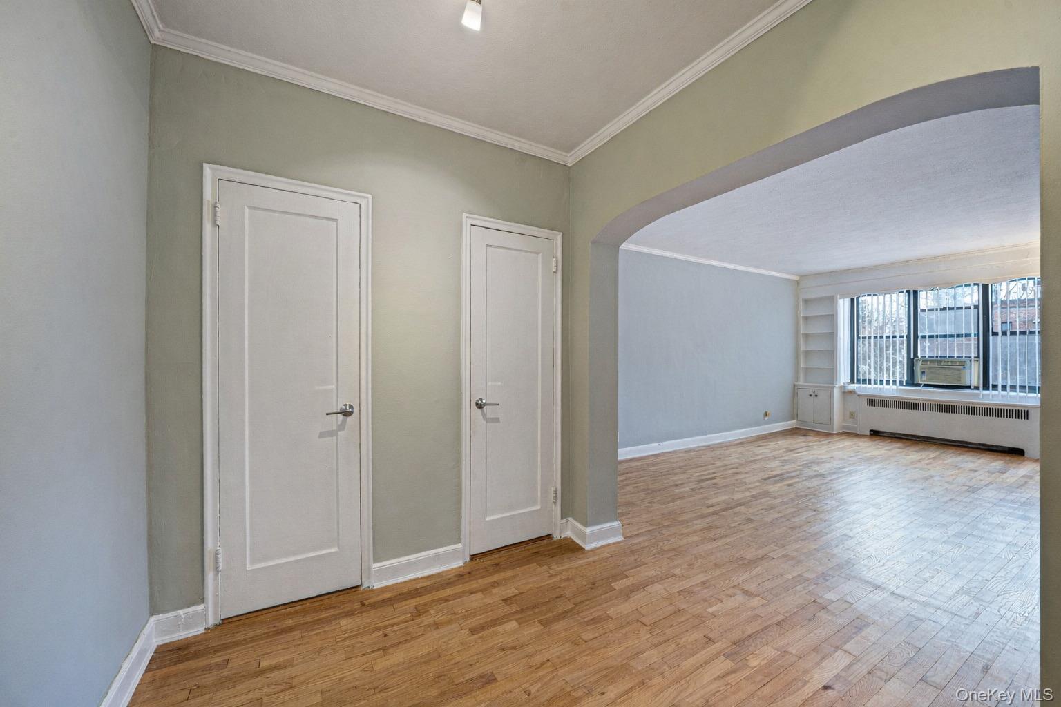 1 Town House Place # 3H, Great Neck, NY 11021