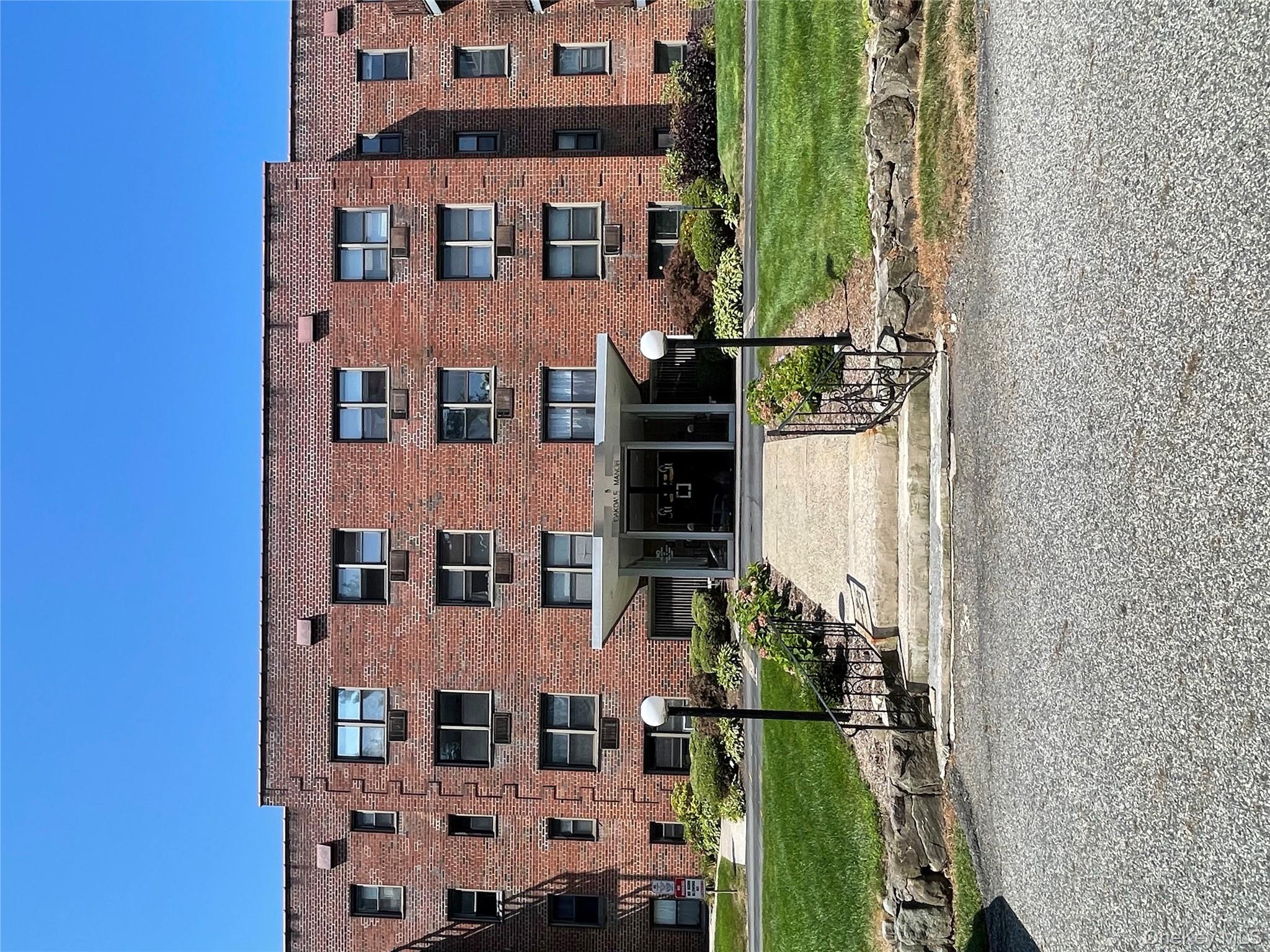 5 Oakdale Manor # B18, Suffern, NY 10901