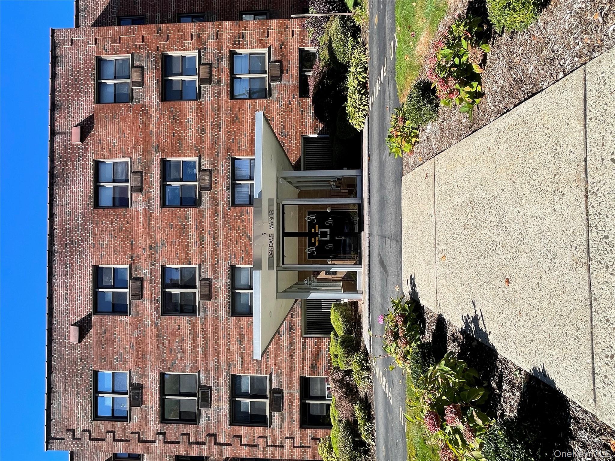 5 Oakdale Manor # B18, Suffern, NY 10901