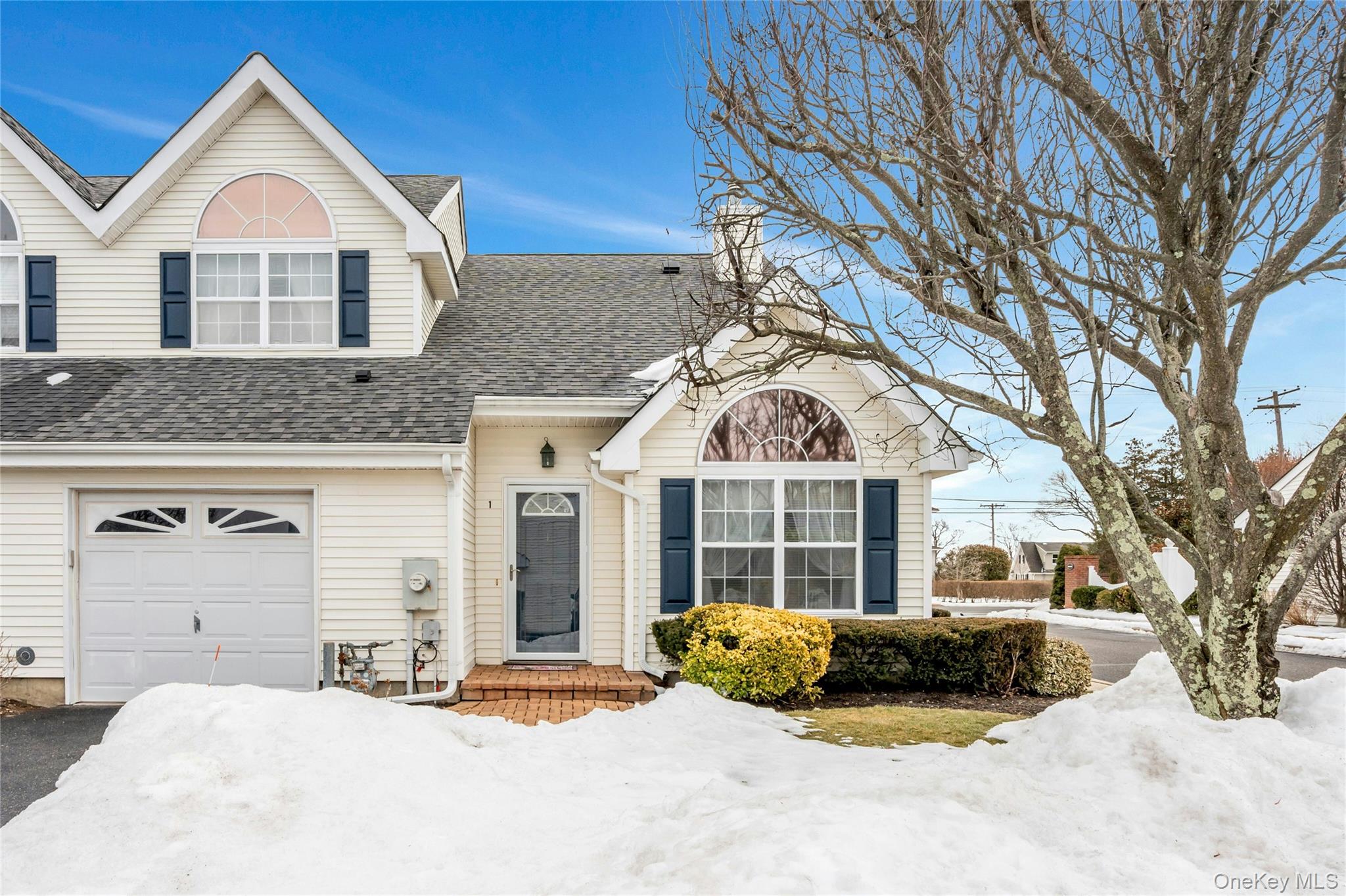 1 Joyce's Way # 1, Bay Shore, NY 11706