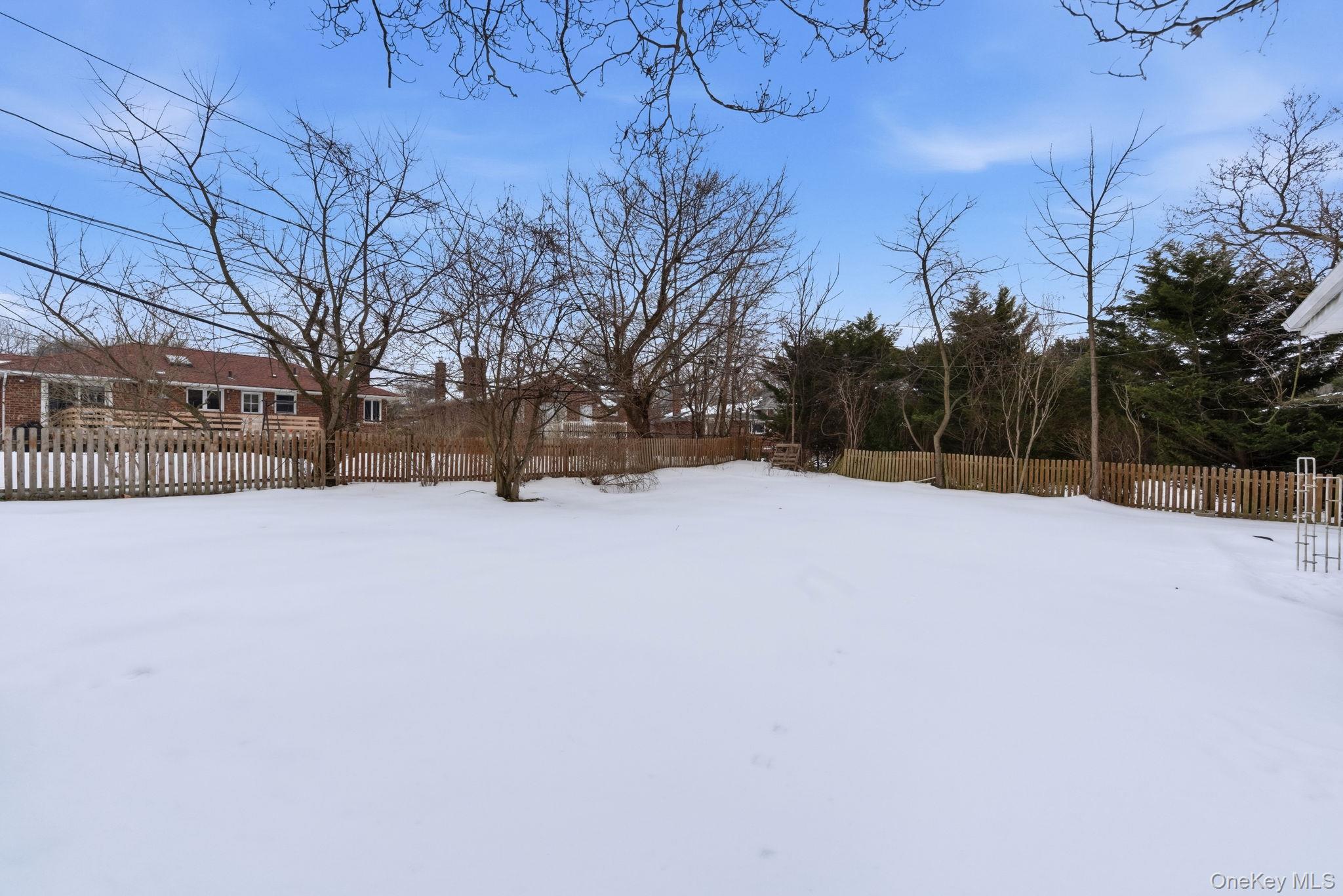 225 Willets Lane, Jericho, NY 11753