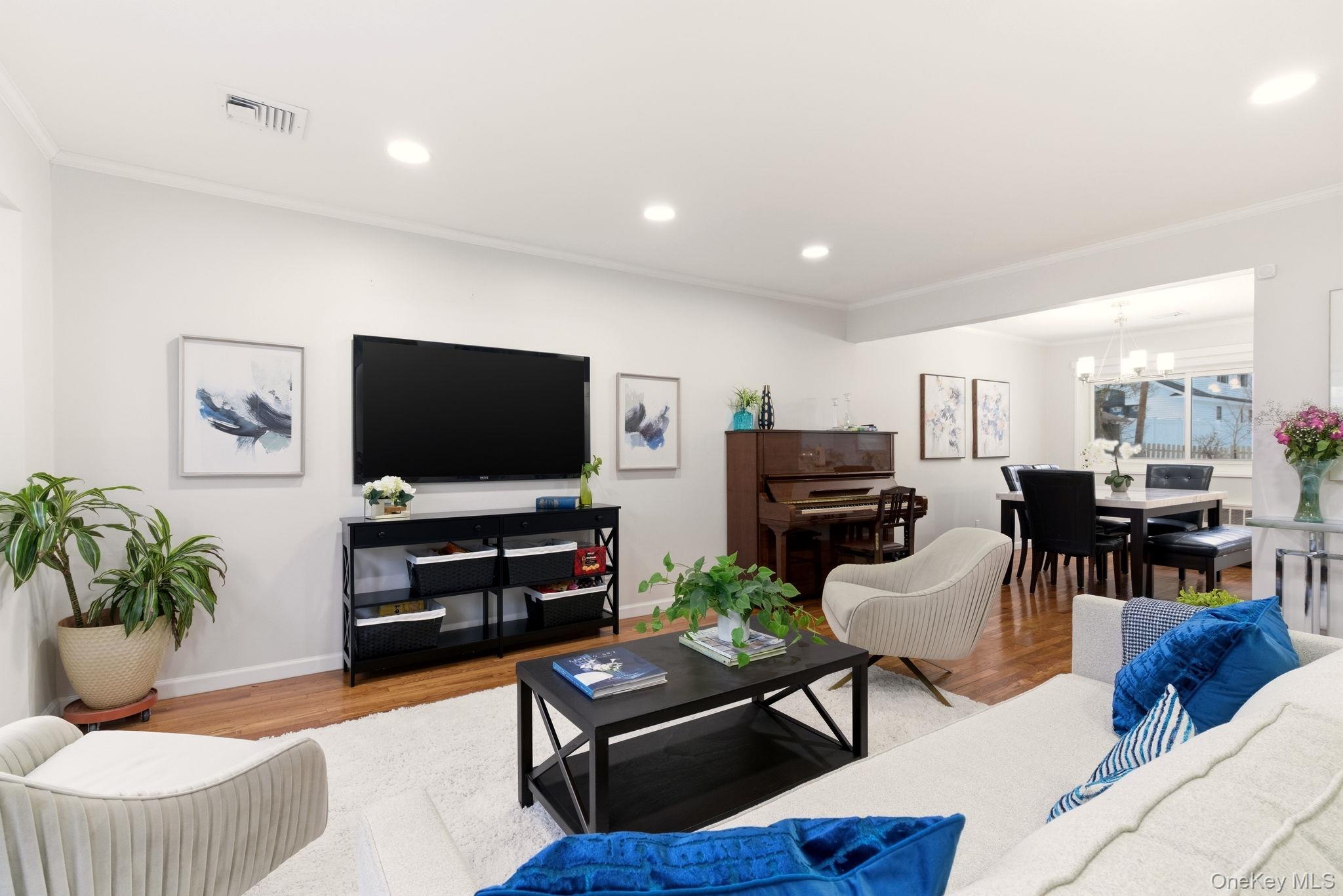 225 Willets Lane, Jericho, NY 11753