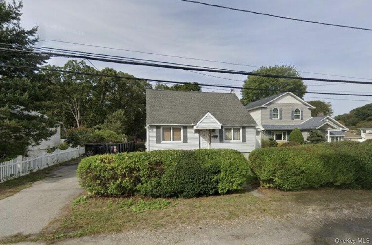 7 E Lakeland Street, Bay Shore, NY 11706