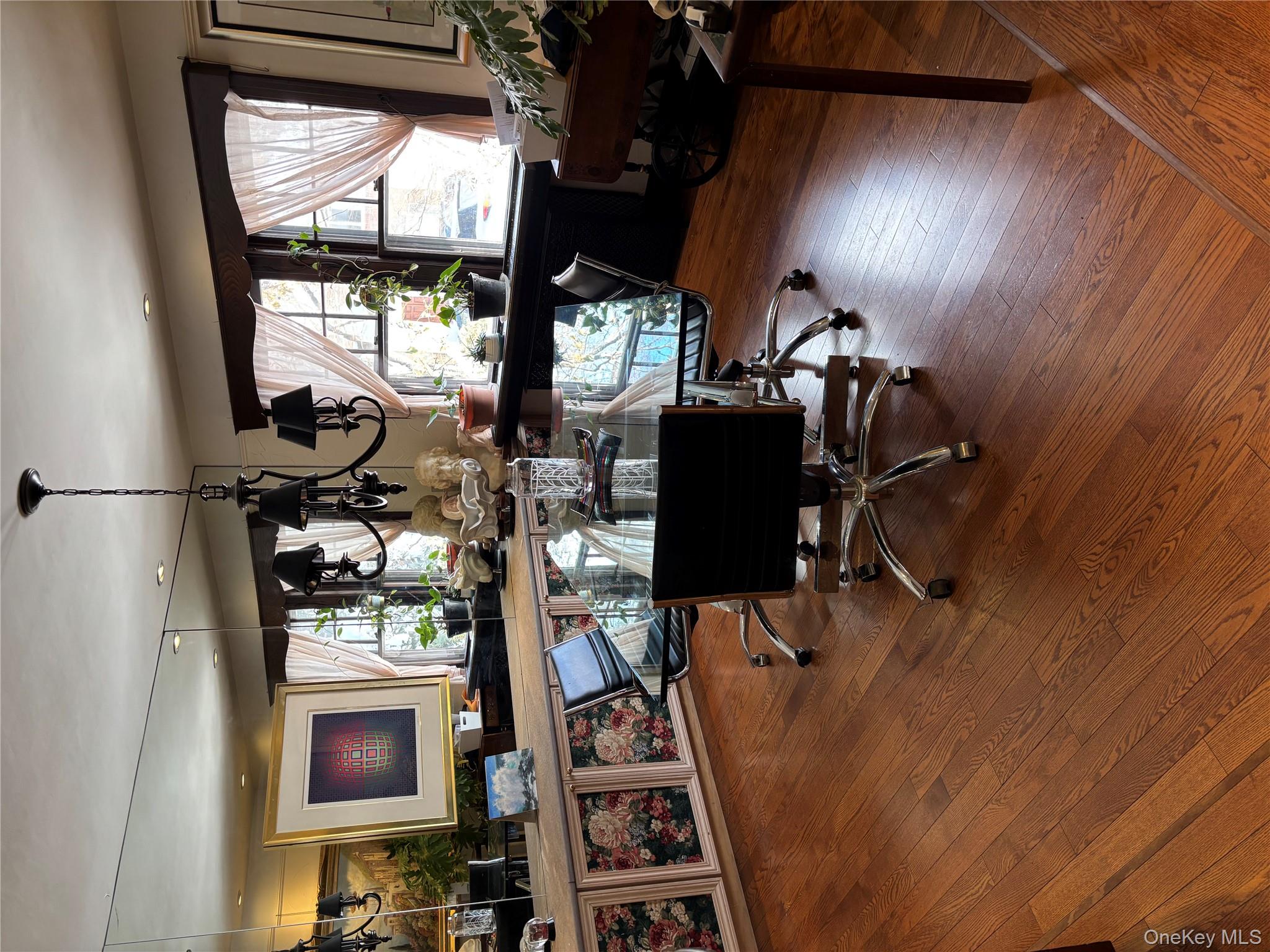 3 Crestwood Place, Great Neck, NY 11024