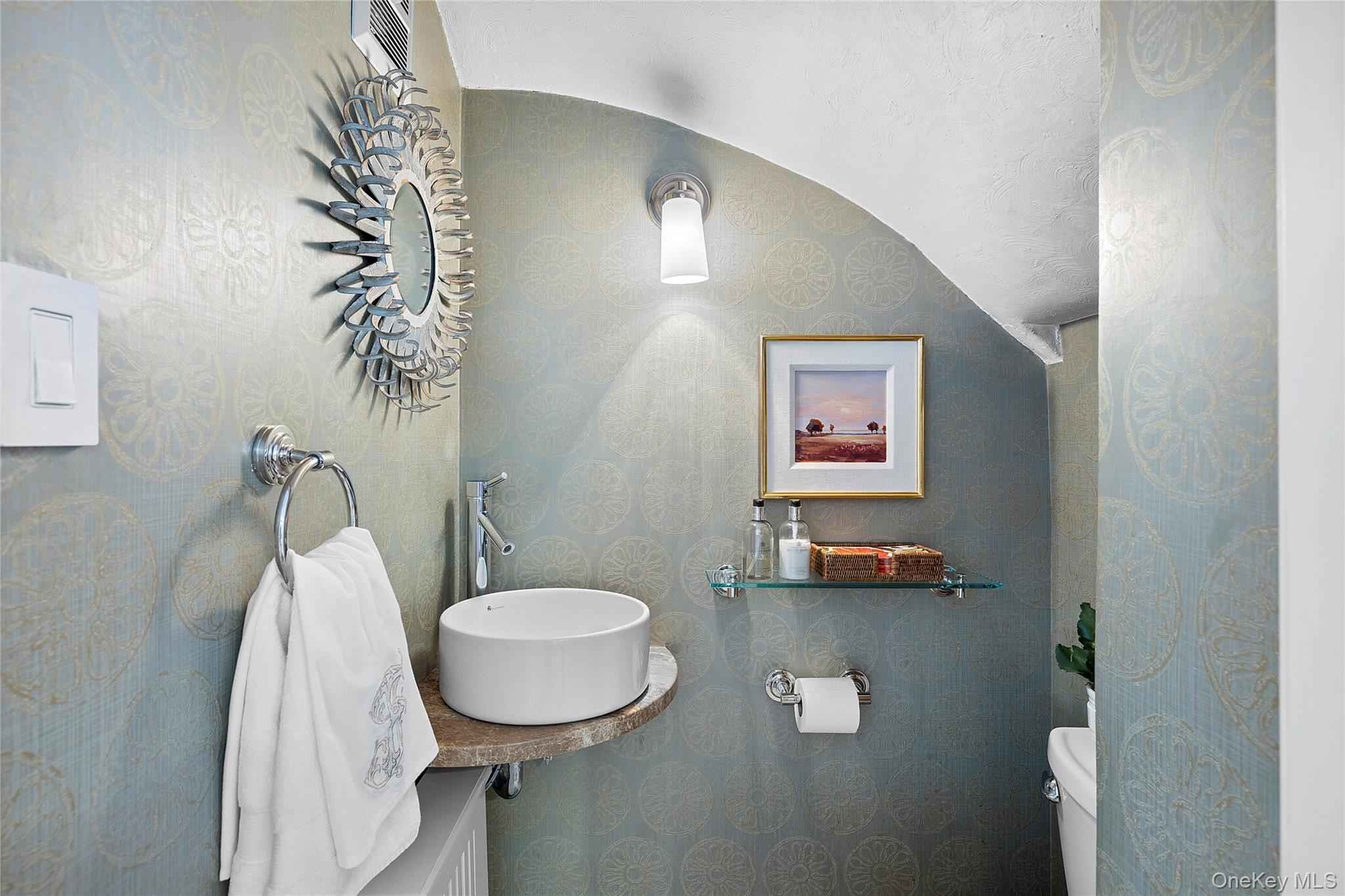 39 Barkers Point Road, Port Washington, NY 11050