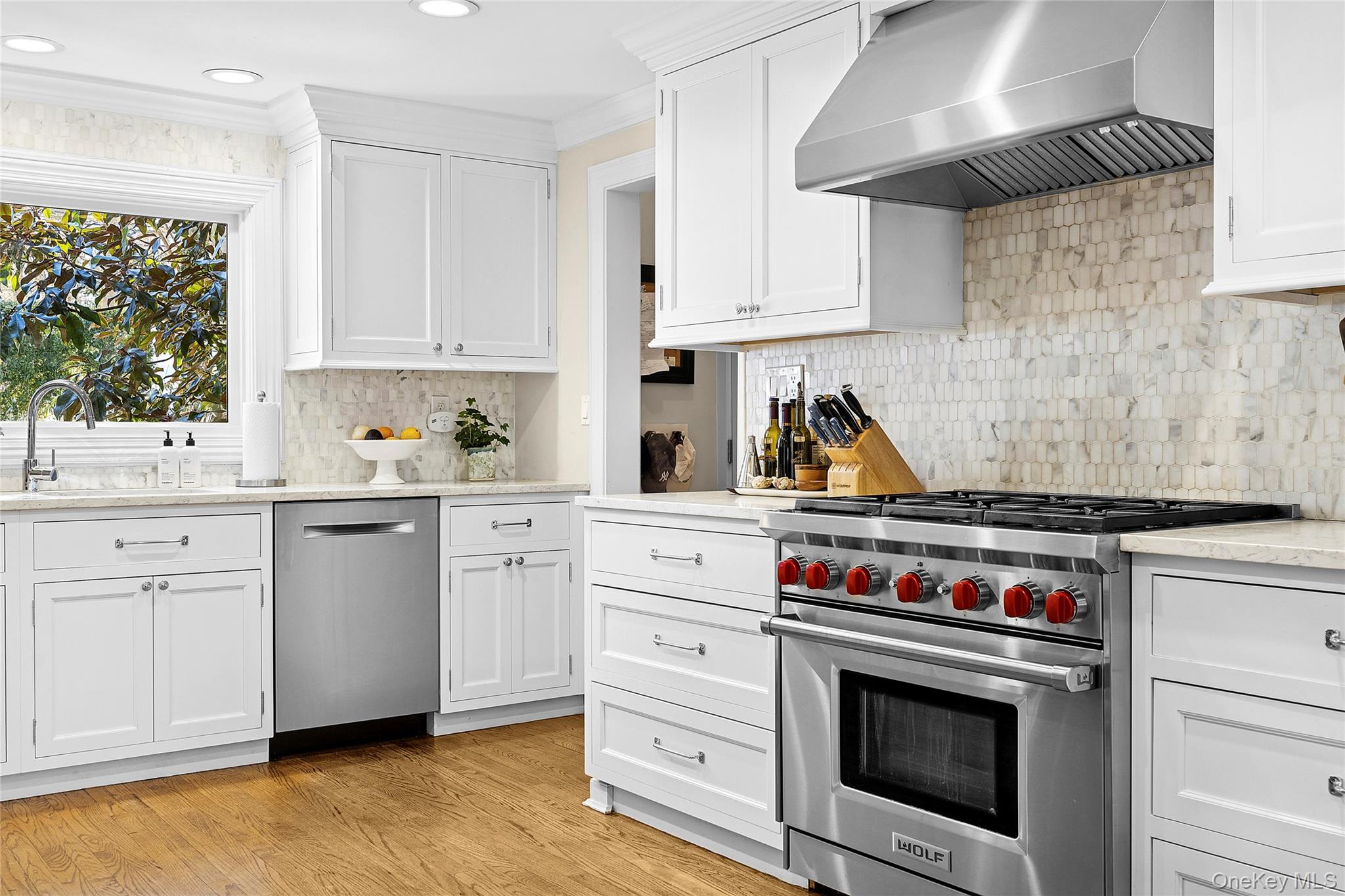 39 Barkers Point Road, Port Washington, NY 11050