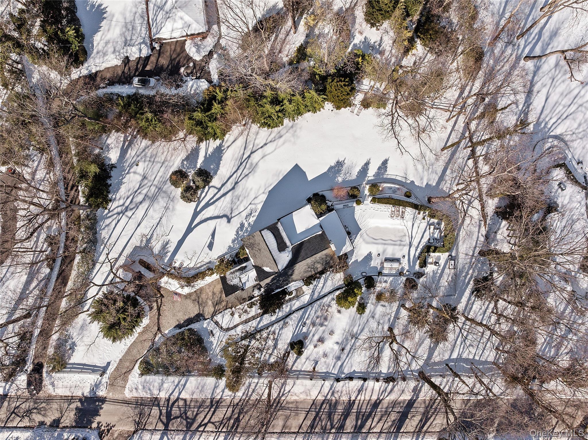 39 Barkers Point Road, Port Washington, NY 11050