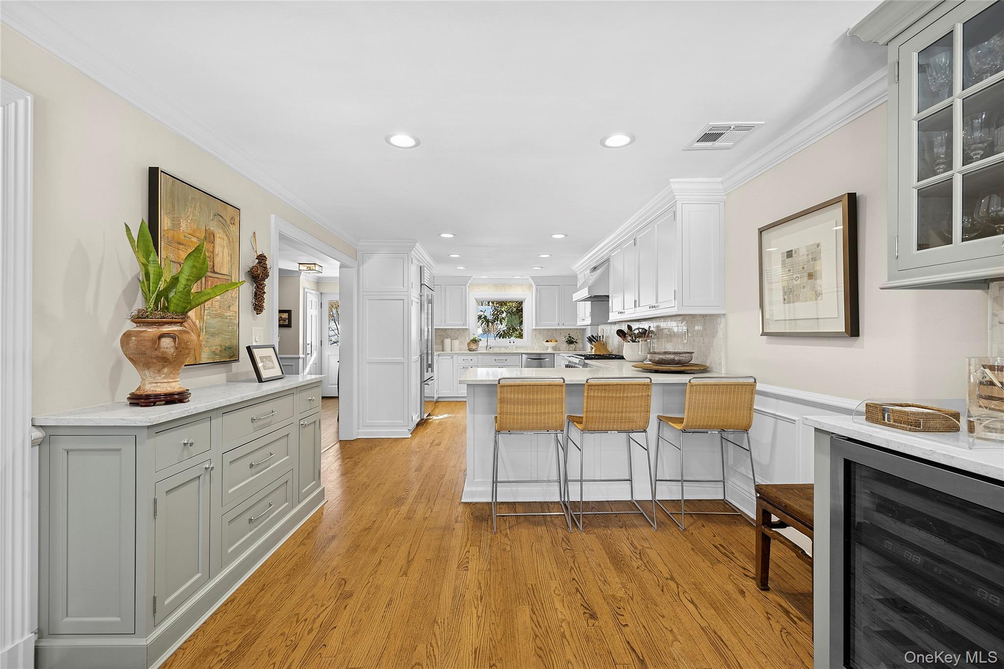 39 Barkers Point Road, Port Washington, NY 11050