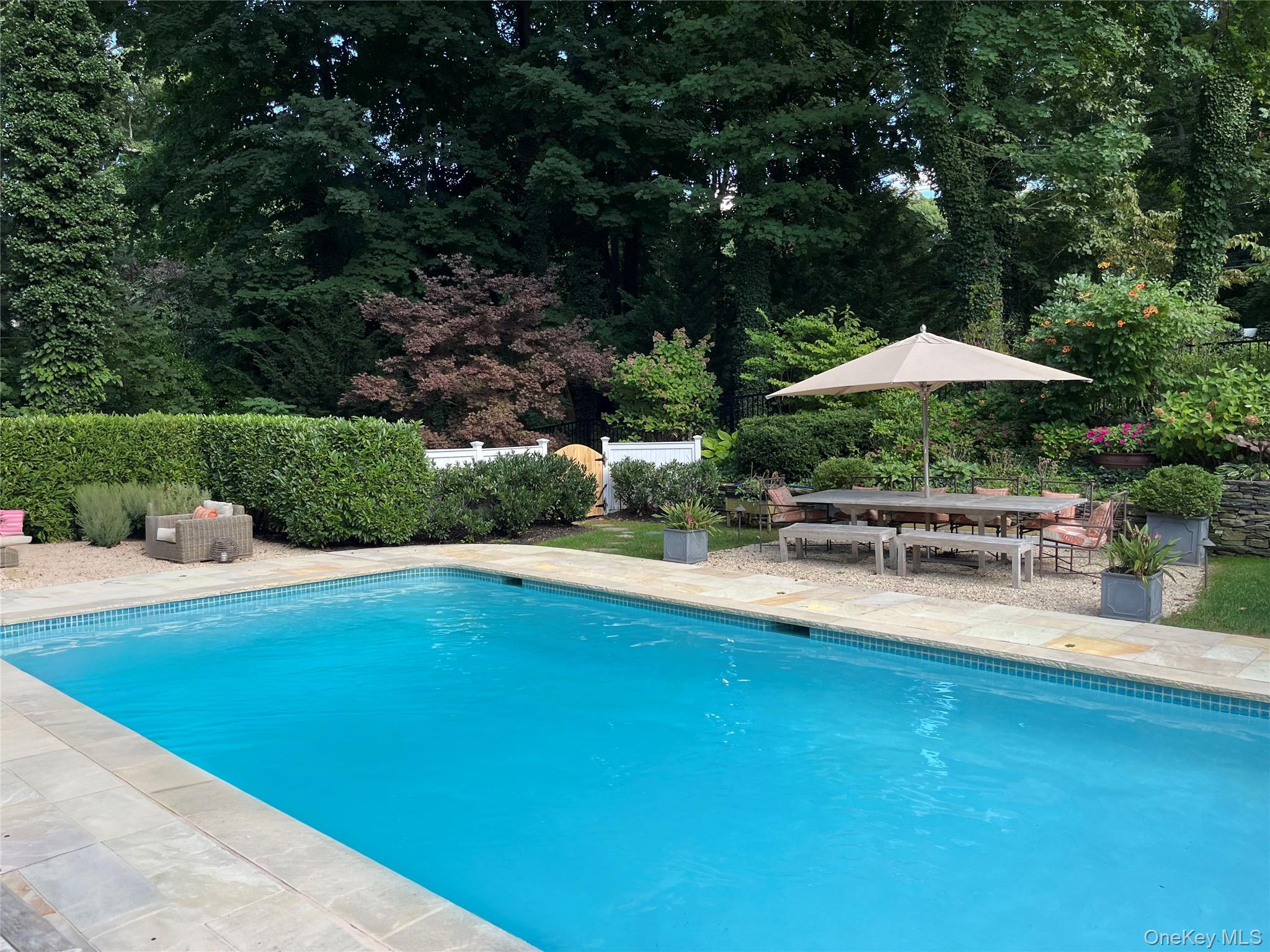 39 Barkers Point Road, Port Washington, NY 11050