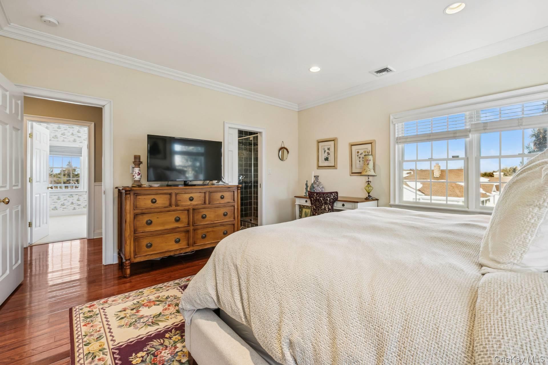 23 Meadow Lane, Westhampton Beach, NY 11978