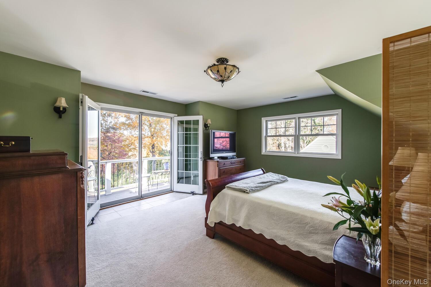 5 Point Place, Hyde Park, NY 12538