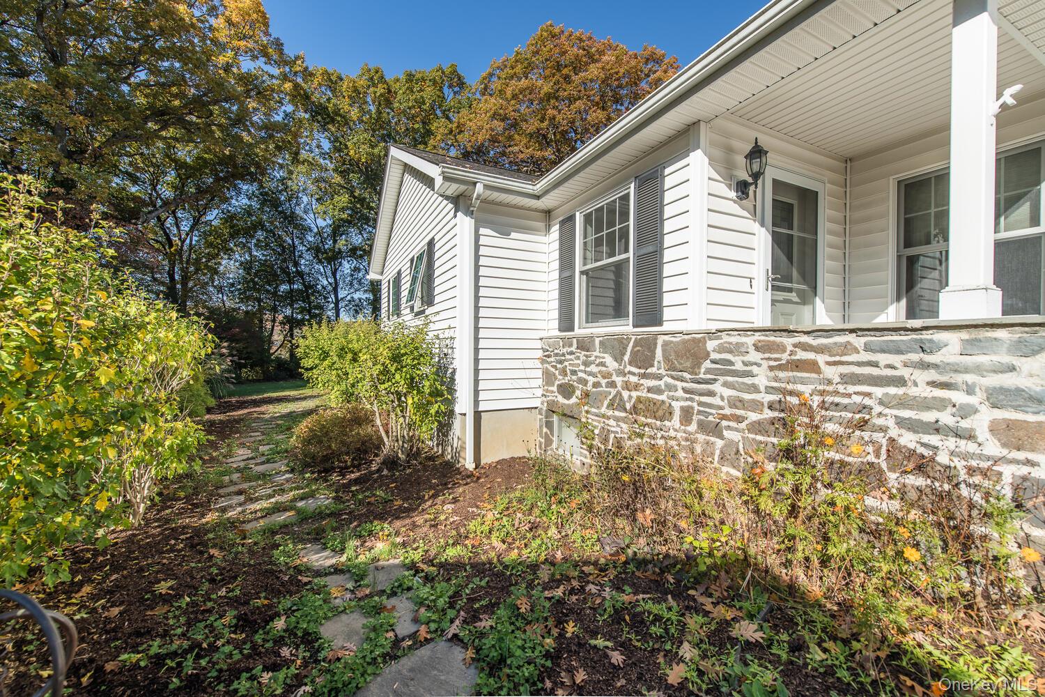 5 Point Place, Hyde Park, NY 12538