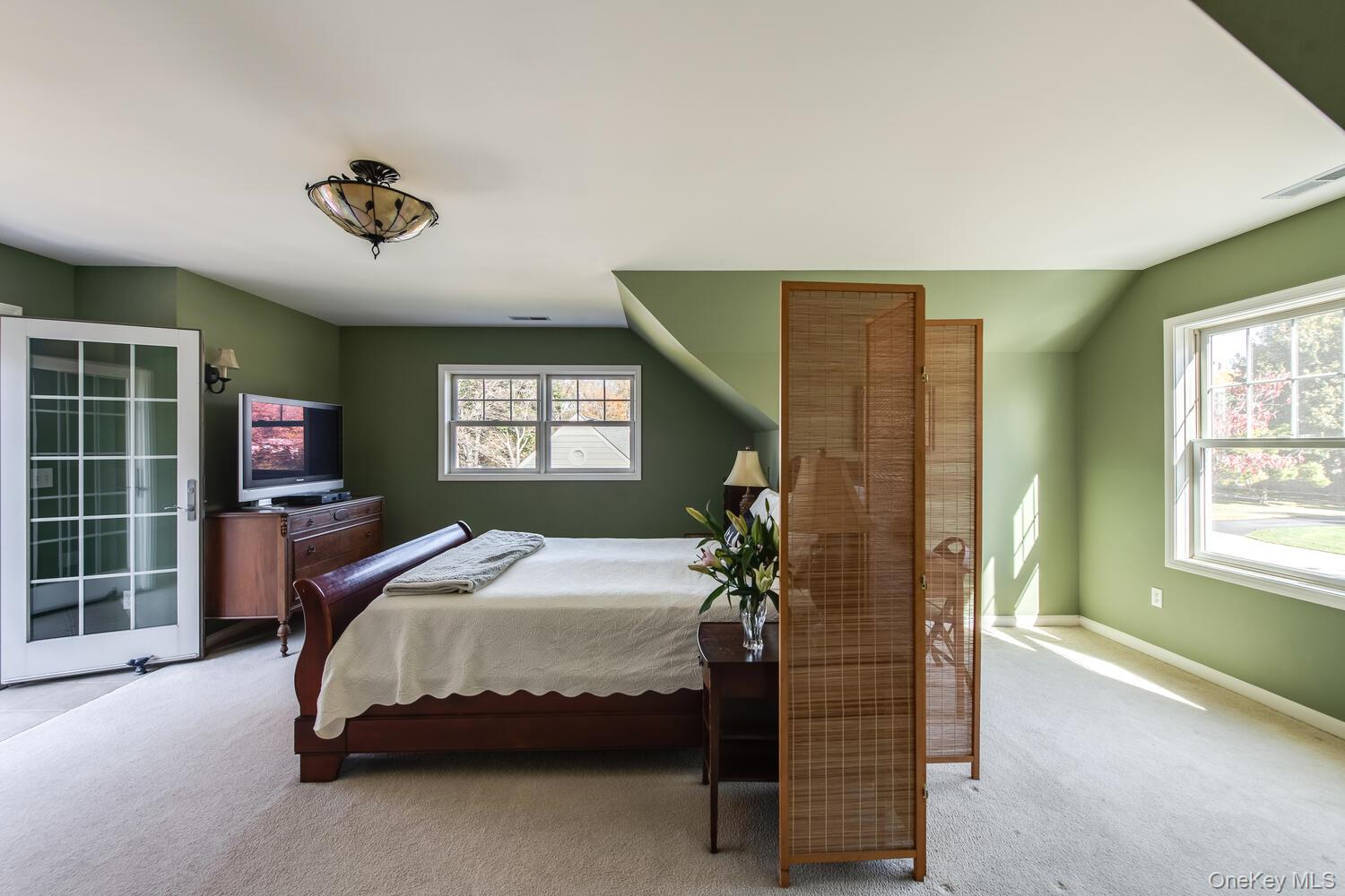 5 Point Place, Hyde Park, NY 12538