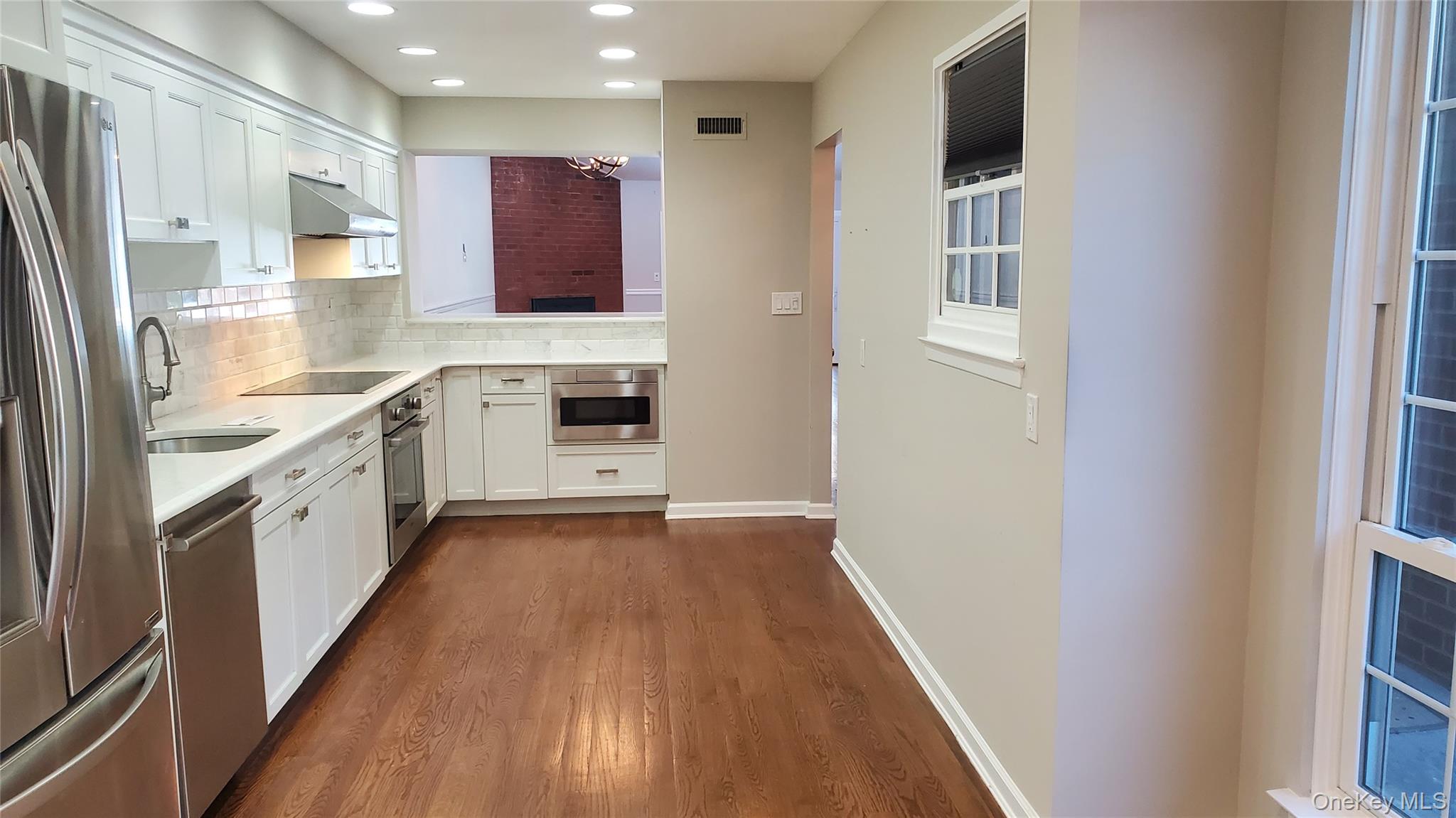 91 Duckpond Drive, Manhasset, NY 11030