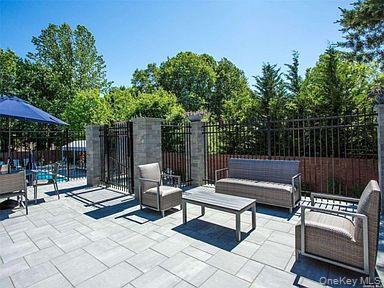 91 Duckpond Drive, Manhasset, NY 11030