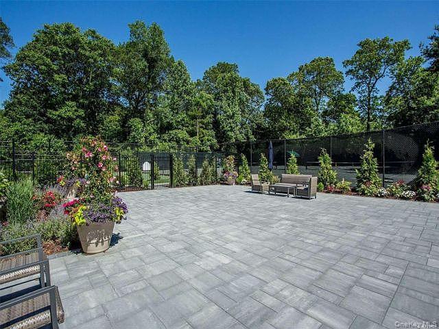 91 Duckpond Drive, Manhasset, NY 11030