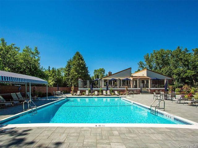 91 Duckpond Drive, Manhasset, NY 11030