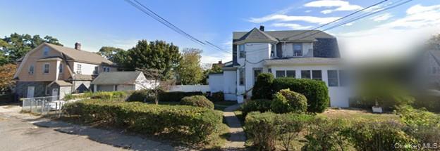 274 Lawrence Avenue, Lawrence, NY 11559