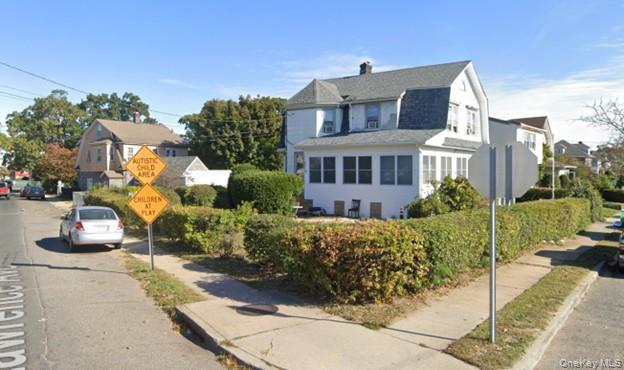 274 Lawrence Avenue, Lawrence, NY 11559