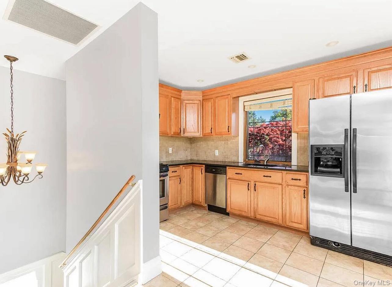 113 Maple Place # 2nd Floor, Yonkers, NY 10704