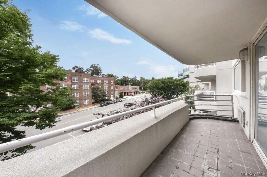 88 Cuttermill Road # 308, Great Neck, NY 11021