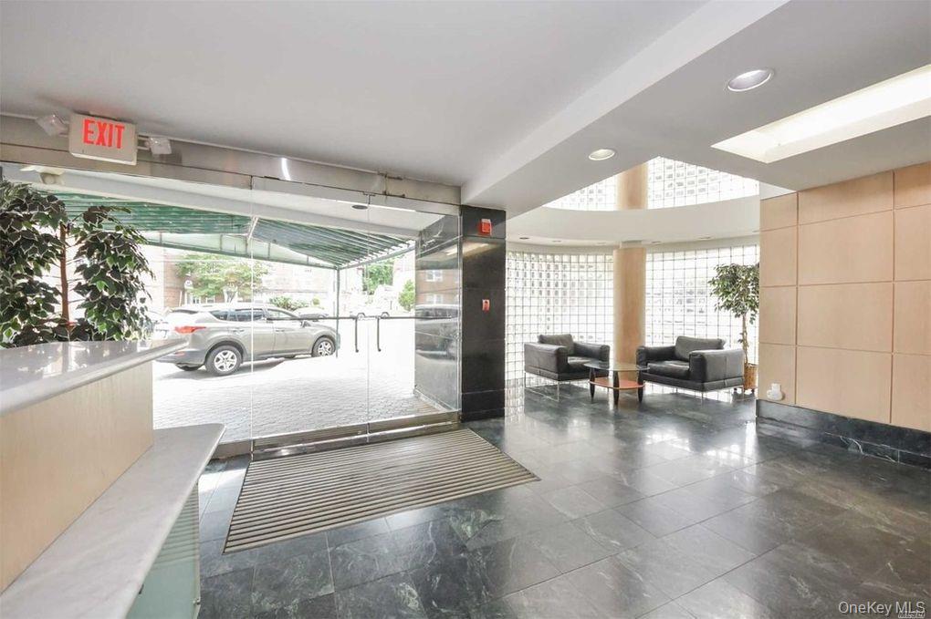 88 Cuttermill Road # 308, Great Neck, NY 11021