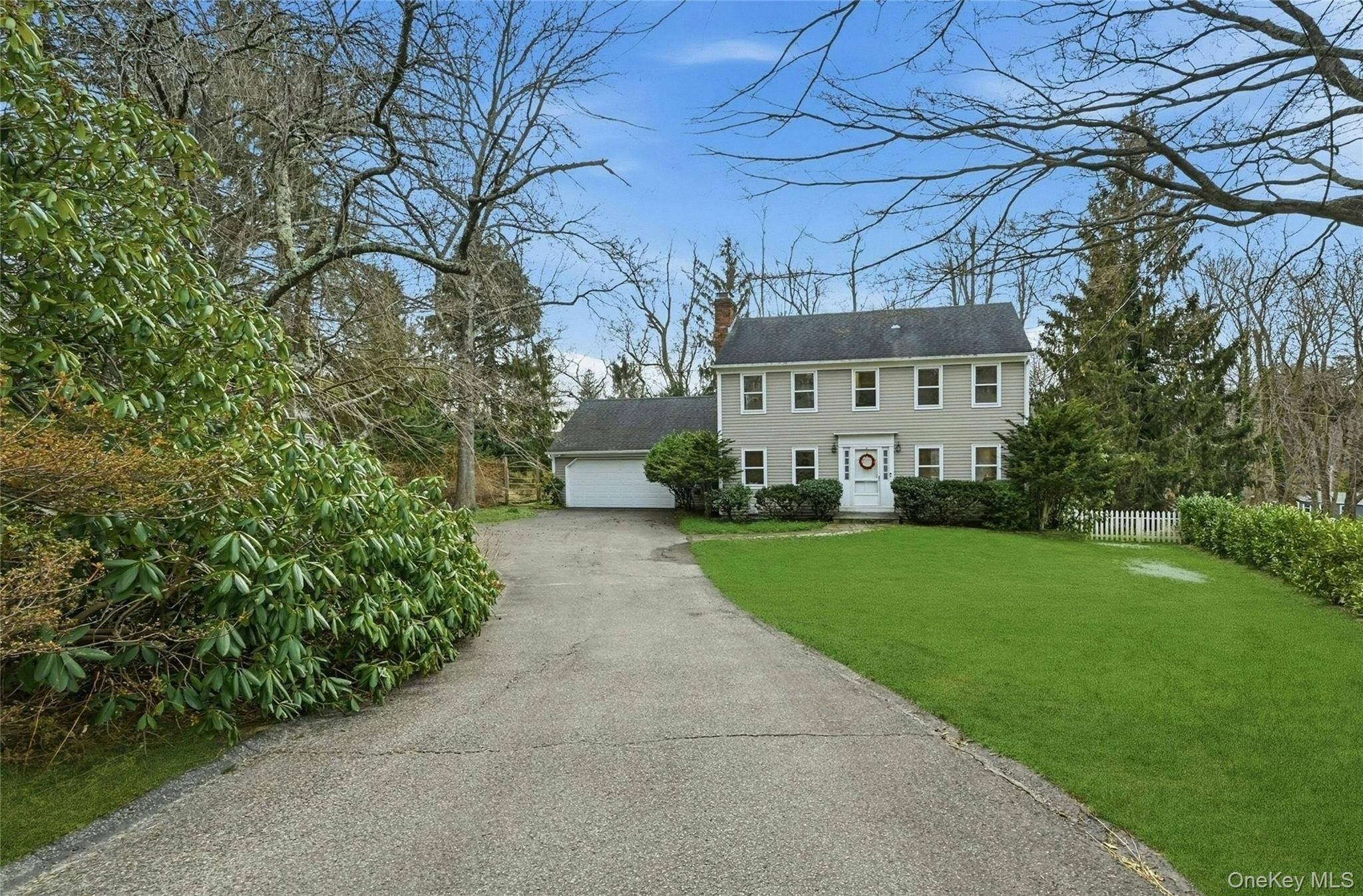 10 Woodhull Road, East Setauket, NY 11733