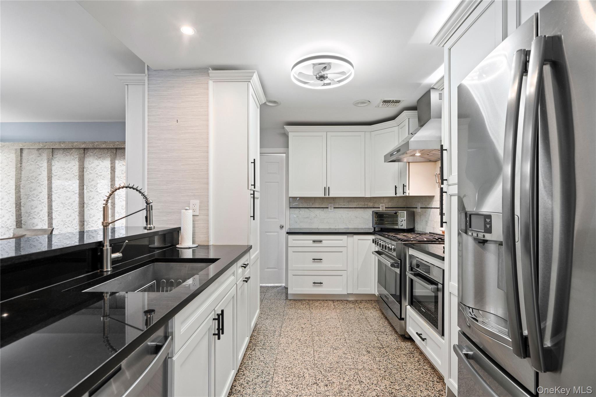 11 W Hitchcock Avenue, Floral Park, NY 11001