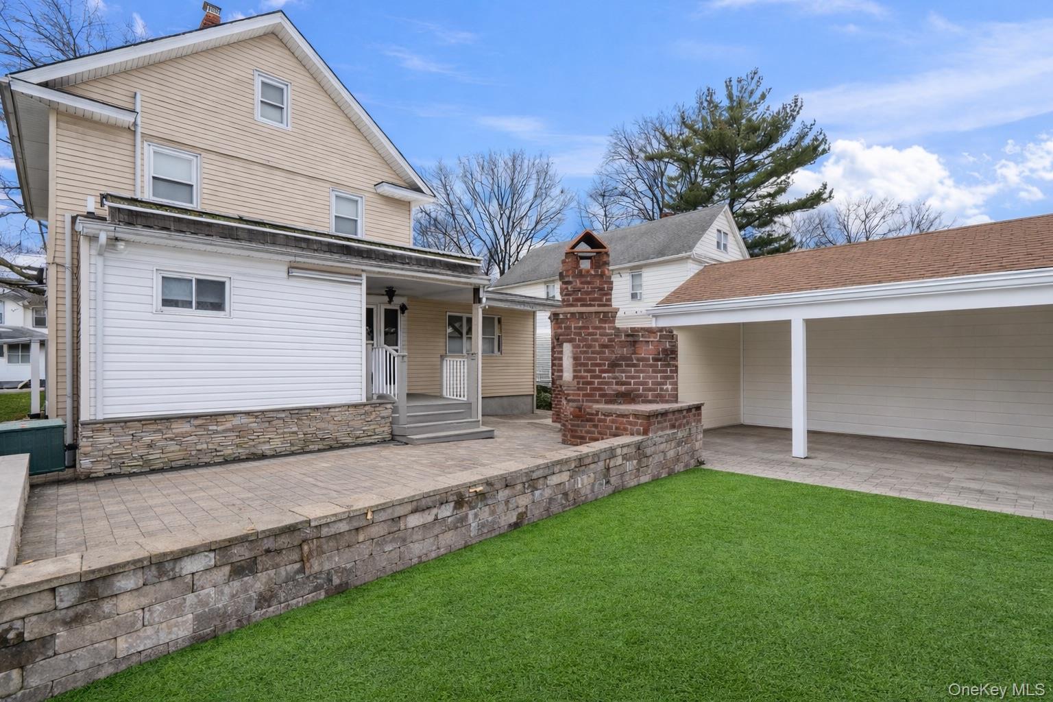 11 W Hitchcock Avenue, Floral Park, NY 11001