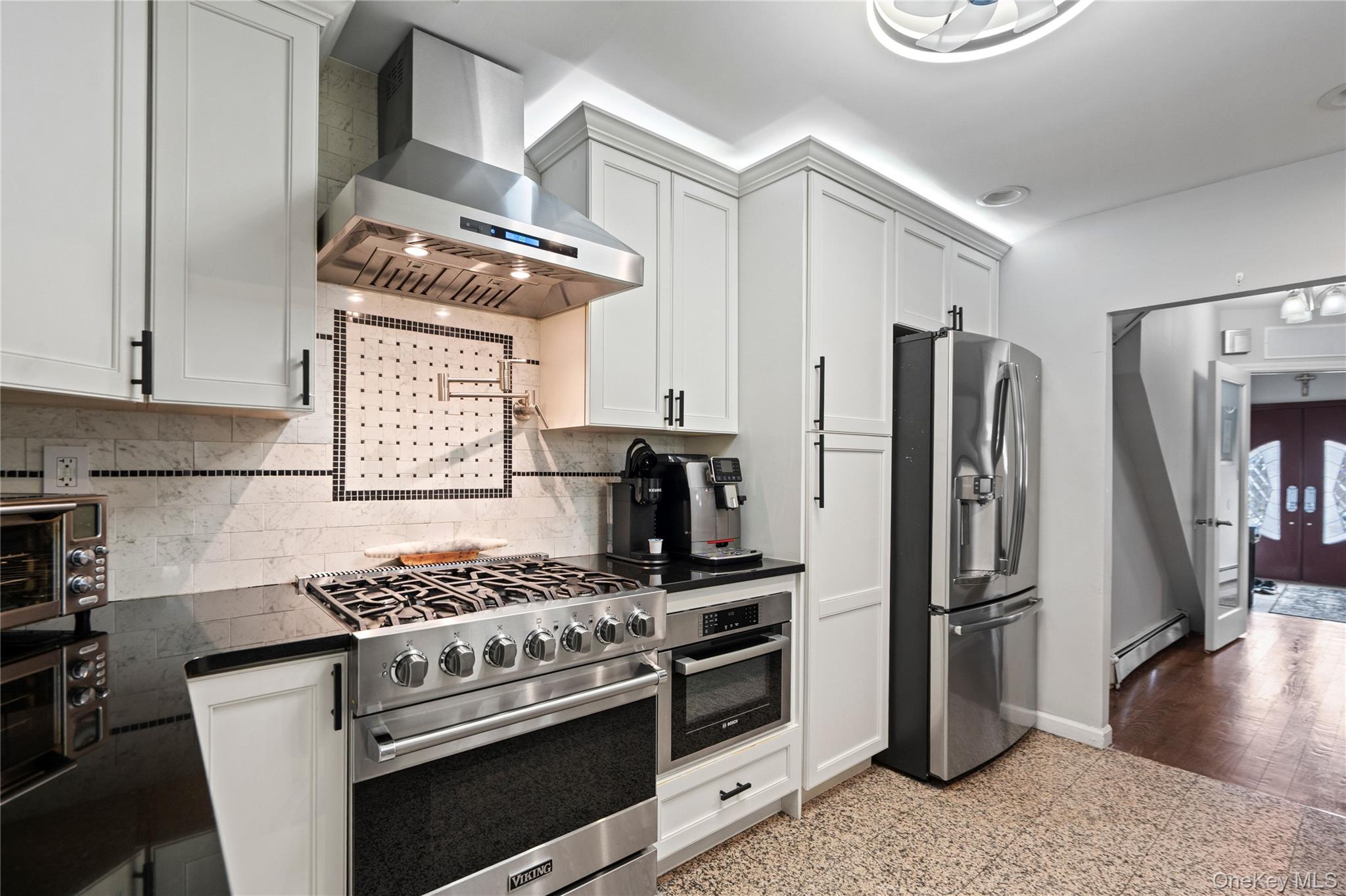 11 W Hitchcock Avenue, Floral Park, NY 11001