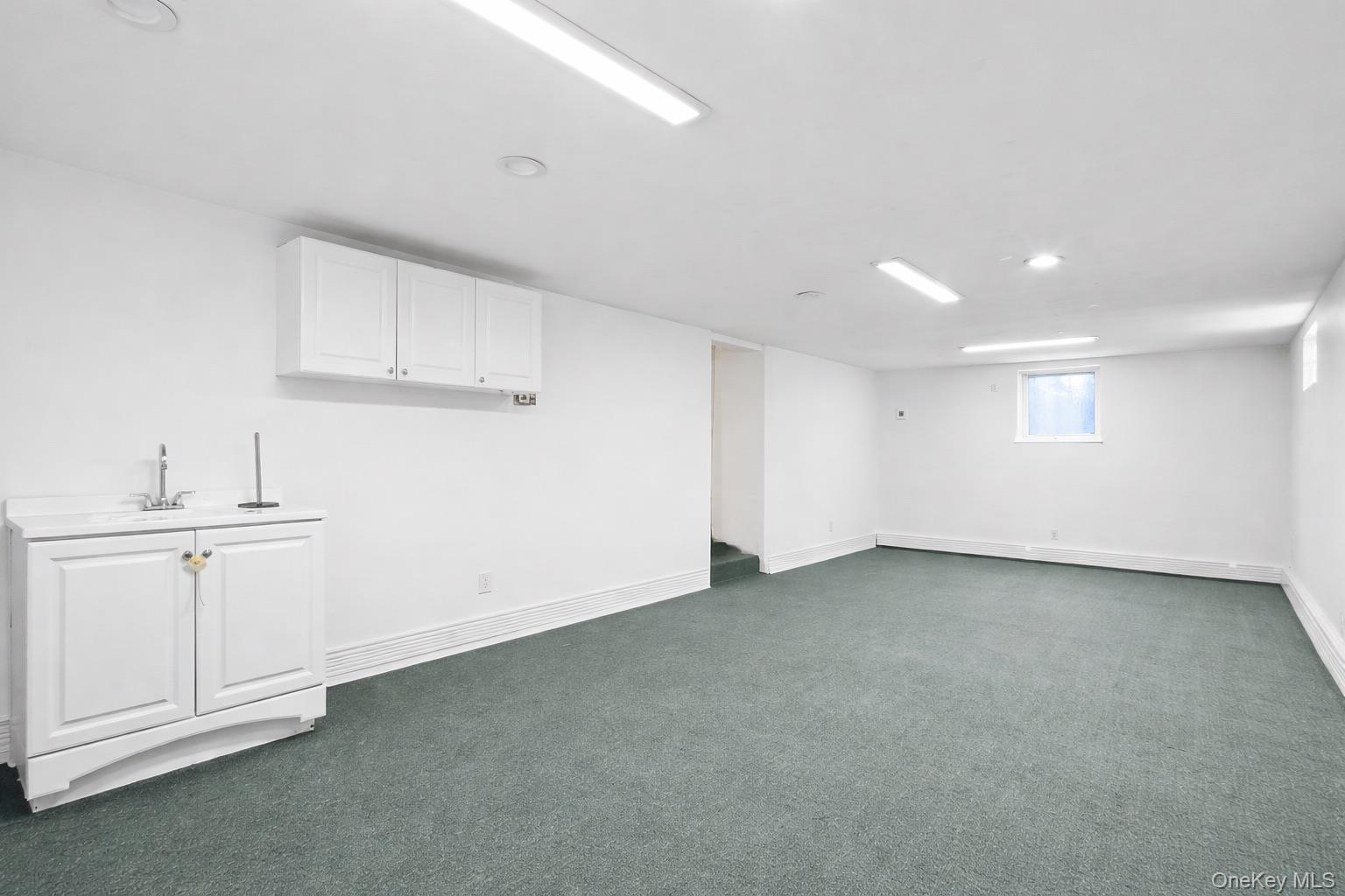 11 W Hitchcock Avenue, Floral Park, NY 11001