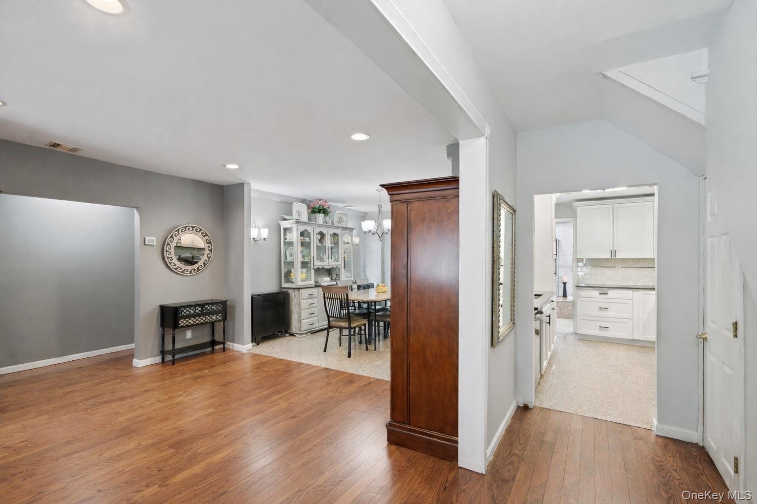 11 W Hitchcock Avenue, Floral Park, NY 11001