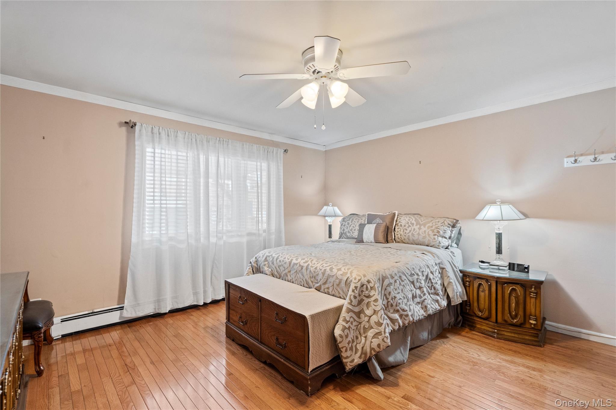 11 W Hitchcock Avenue, Floral Park, NY 11001