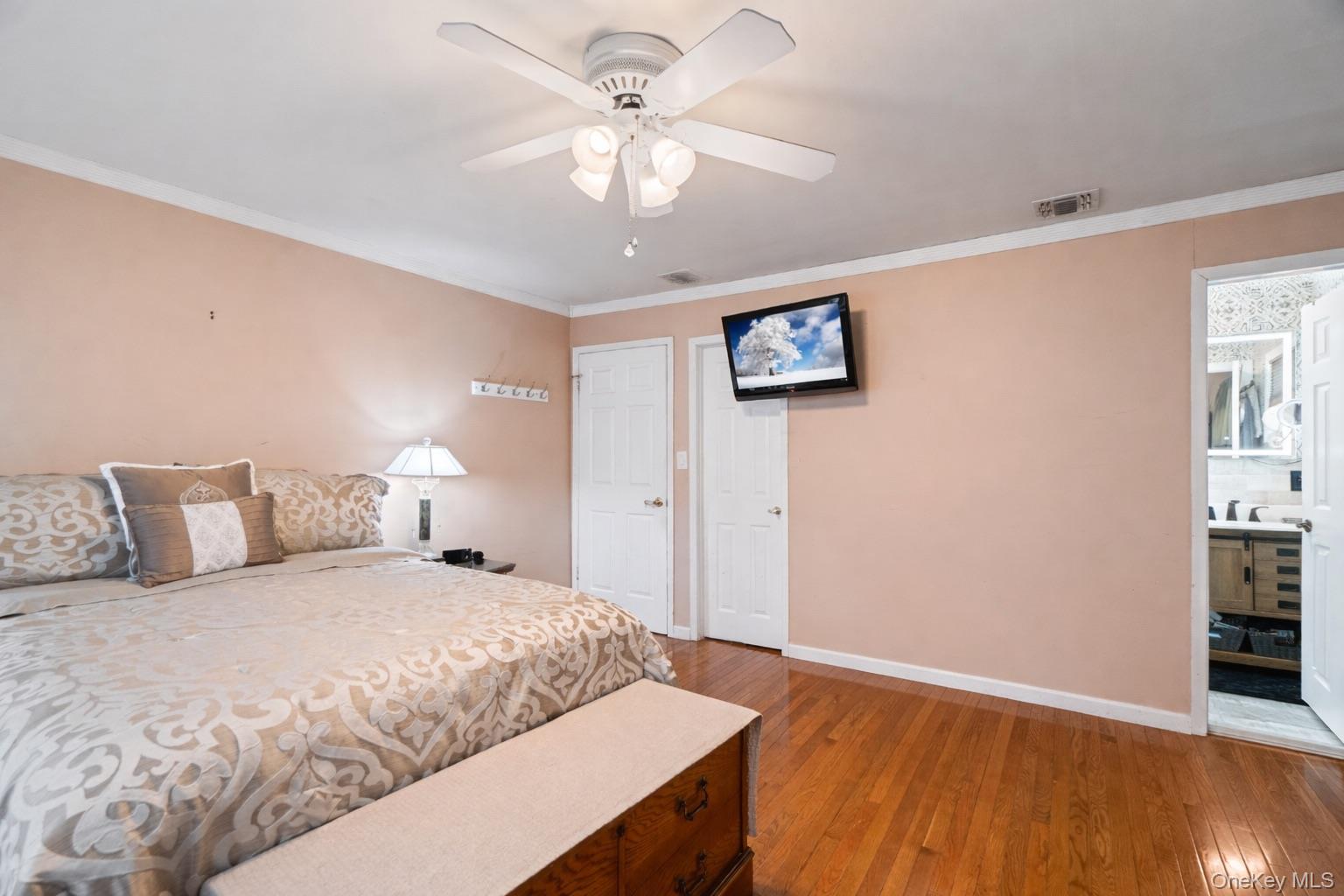 11 W Hitchcock Avenue, Floral Park, NY 11001