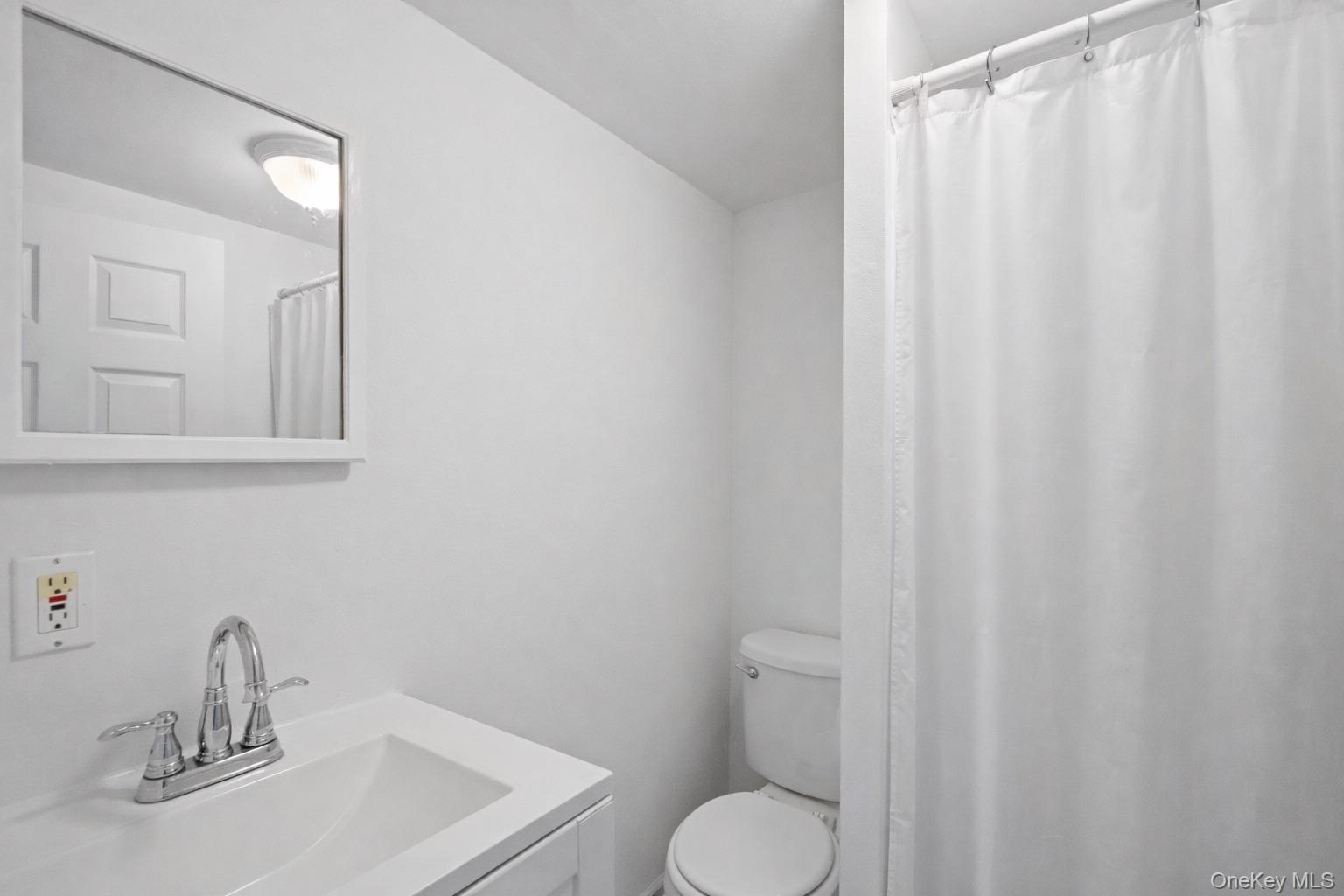 11 W Hitchcock Avenue, Floral Park, NY 11001