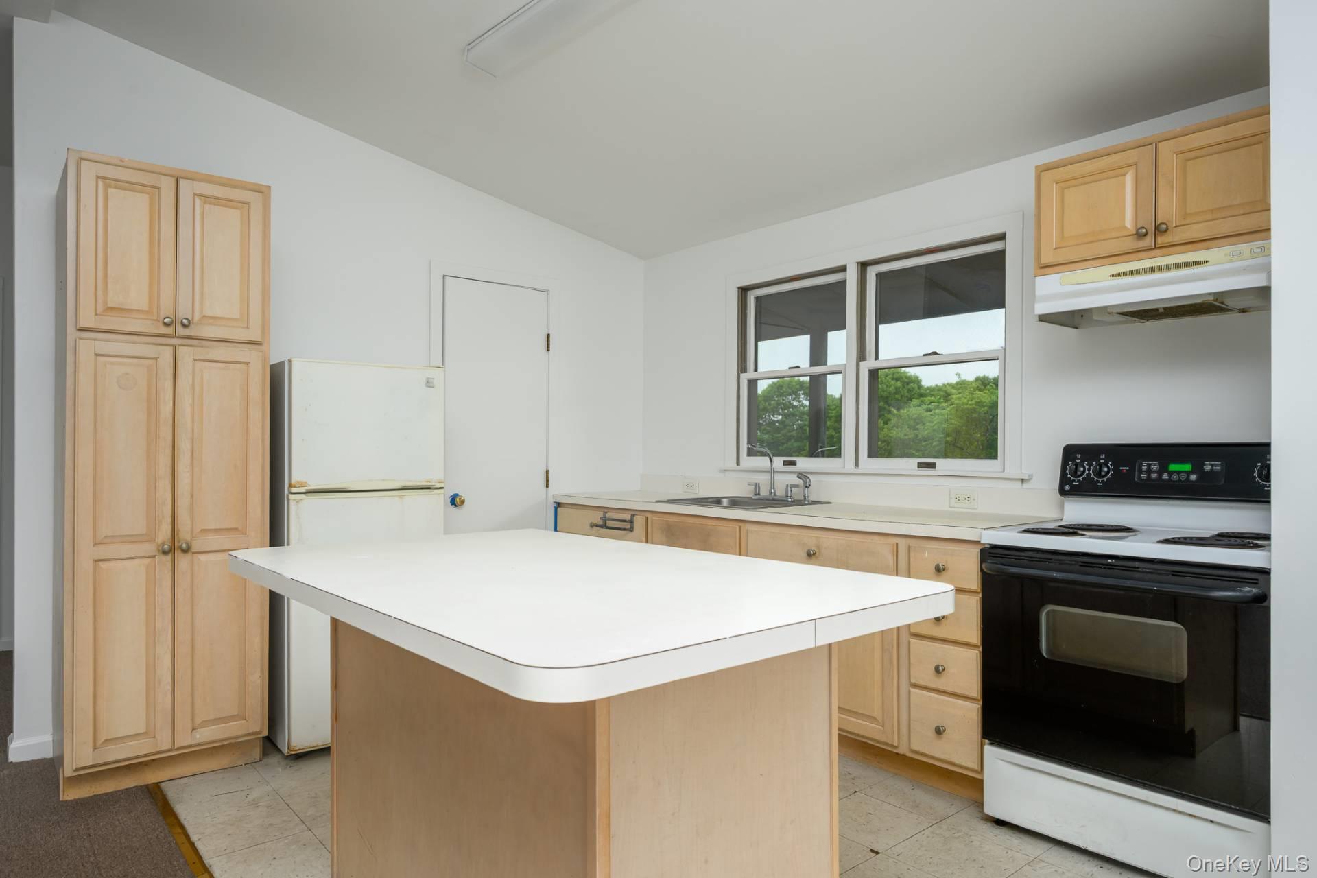 929 County Road 39, Southampton, NY 11968