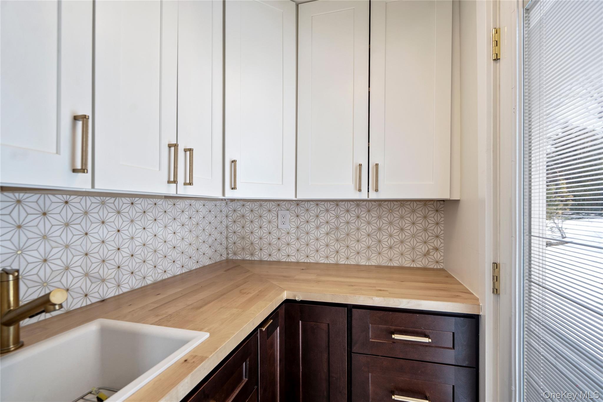 34 Wooleys Lane, Great Neck, NY 11023