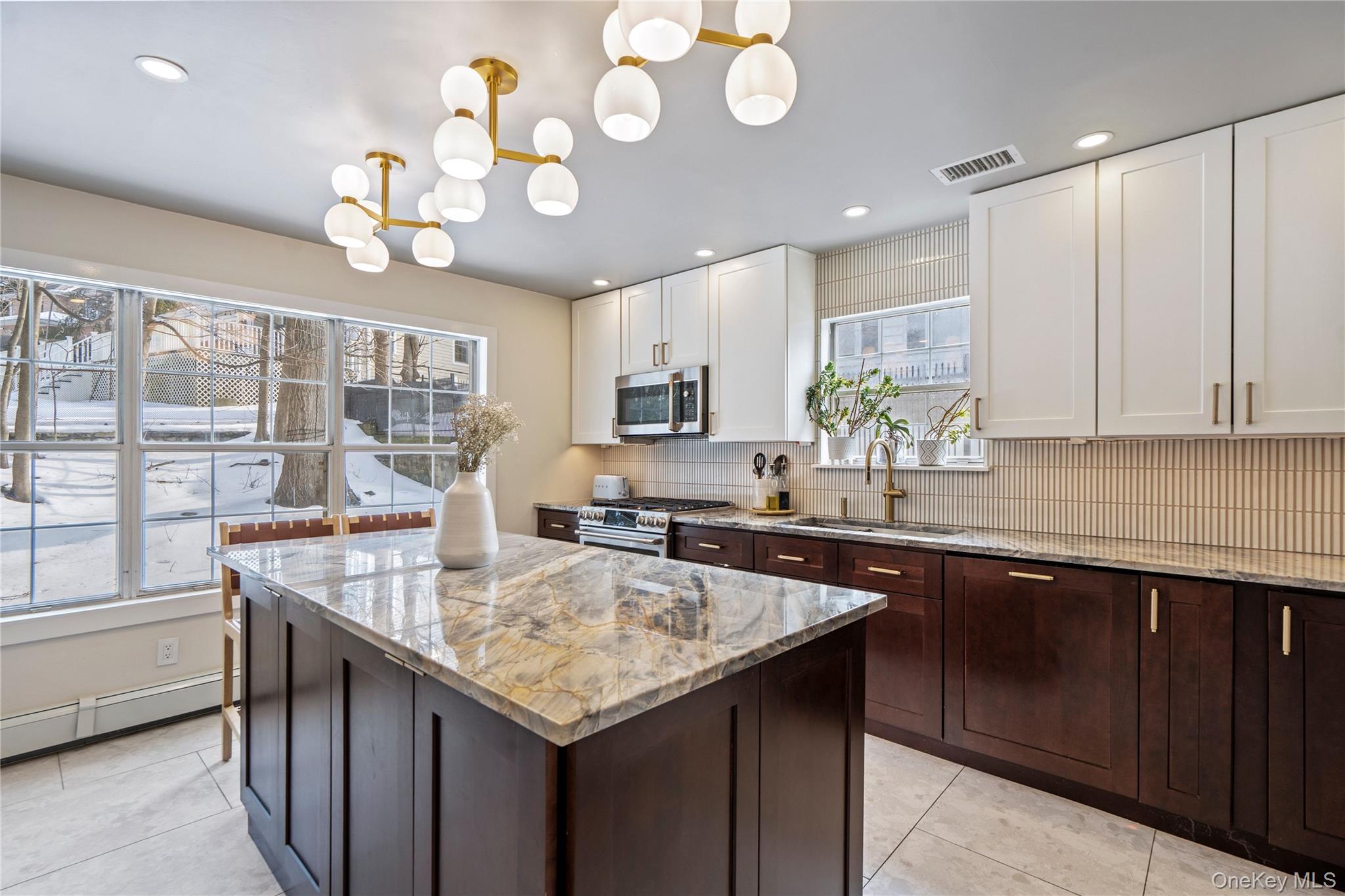 34 Wooleys Lane, Great Neck, NY 11023