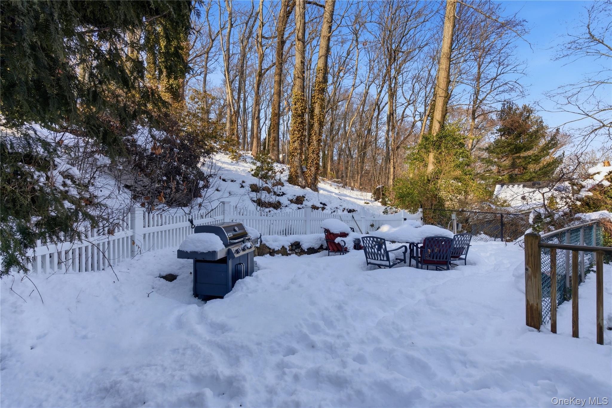 58 Oakdale Road, Centerport, NY 11721