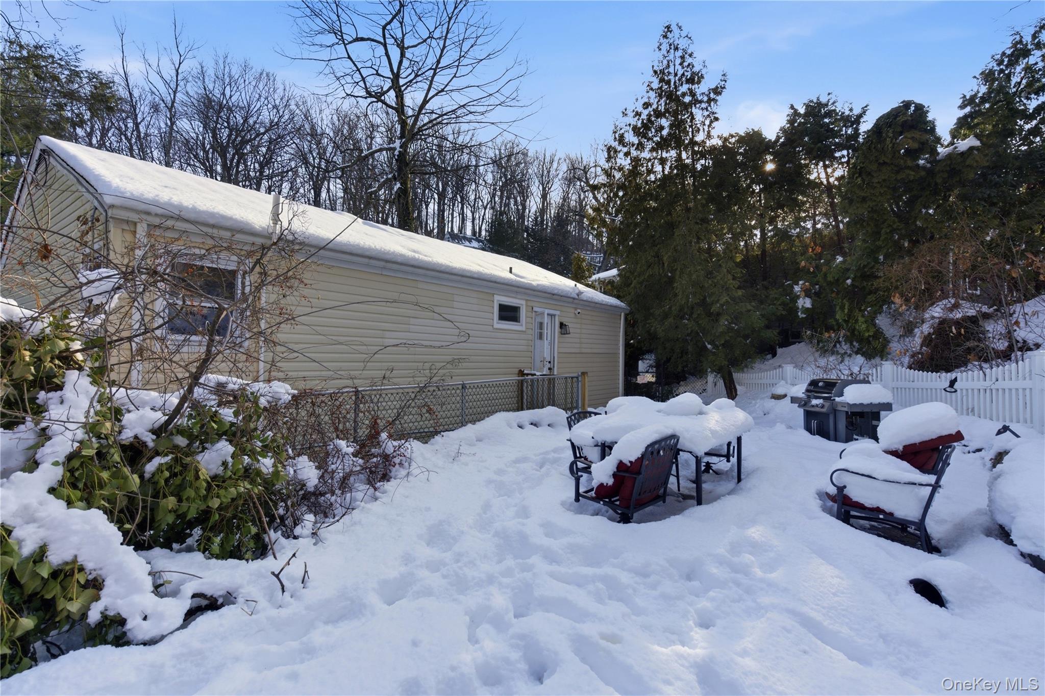 58 Oakdale Road, Centerport, NY 11721