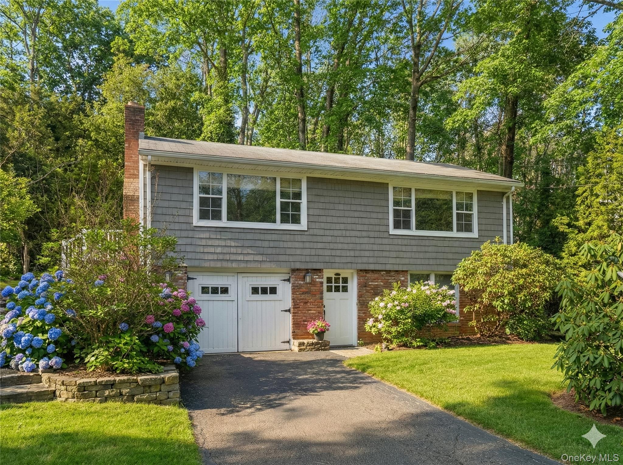 58 Oakdale Road, Centerport, NY 11721