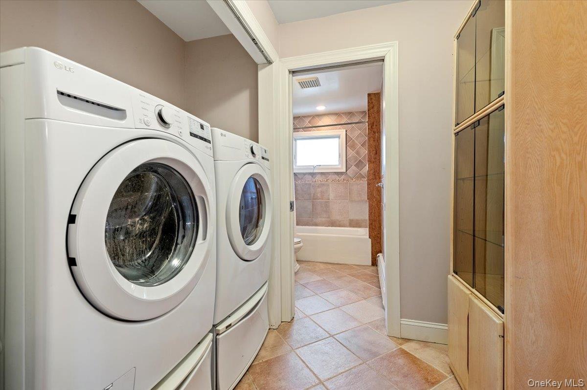 234 S Pershing Avenue, Bethpage, NY 11714