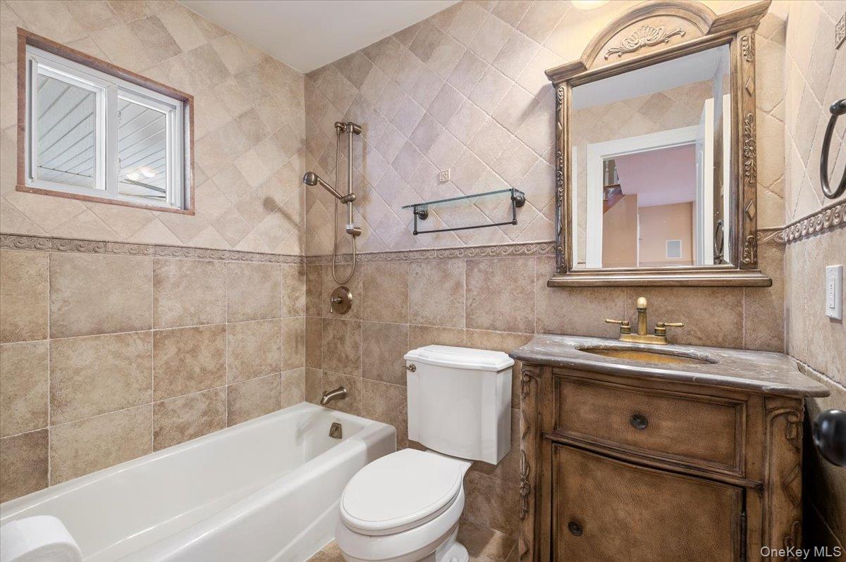 234 S Pershing Avenue, Bethpage, NY 11714